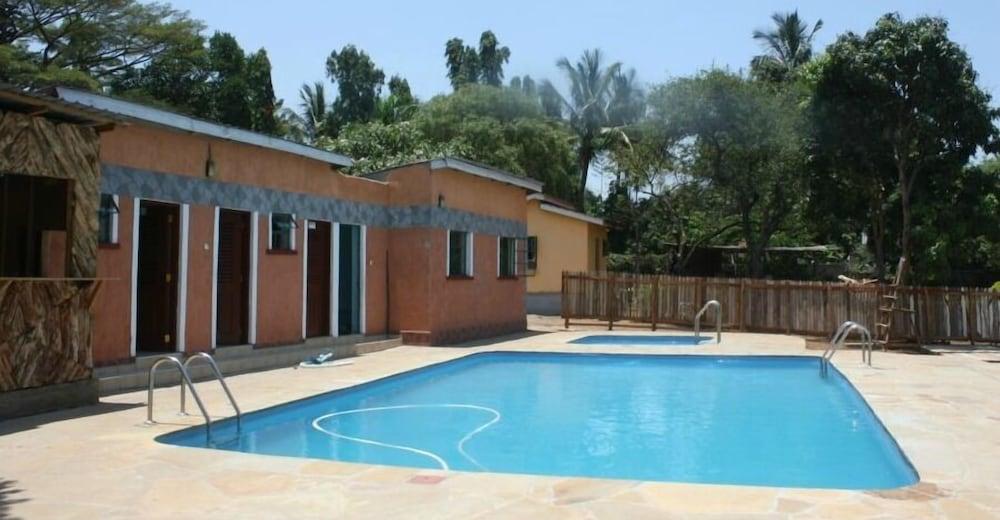 Parkview Safari Hotel And Apartments Kisumu Exterior photo