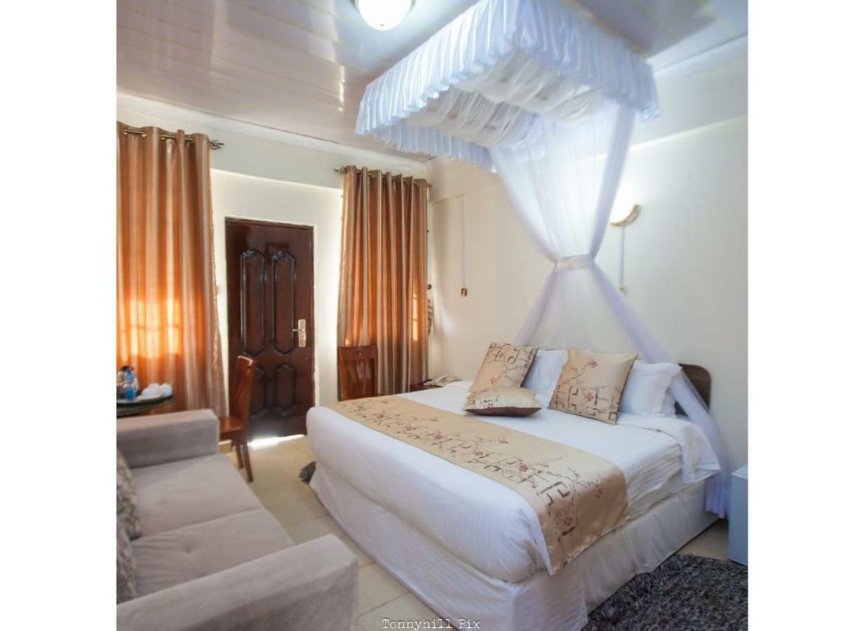 Parkview Safari Hotel And Apartments Kisumu Exterior photo